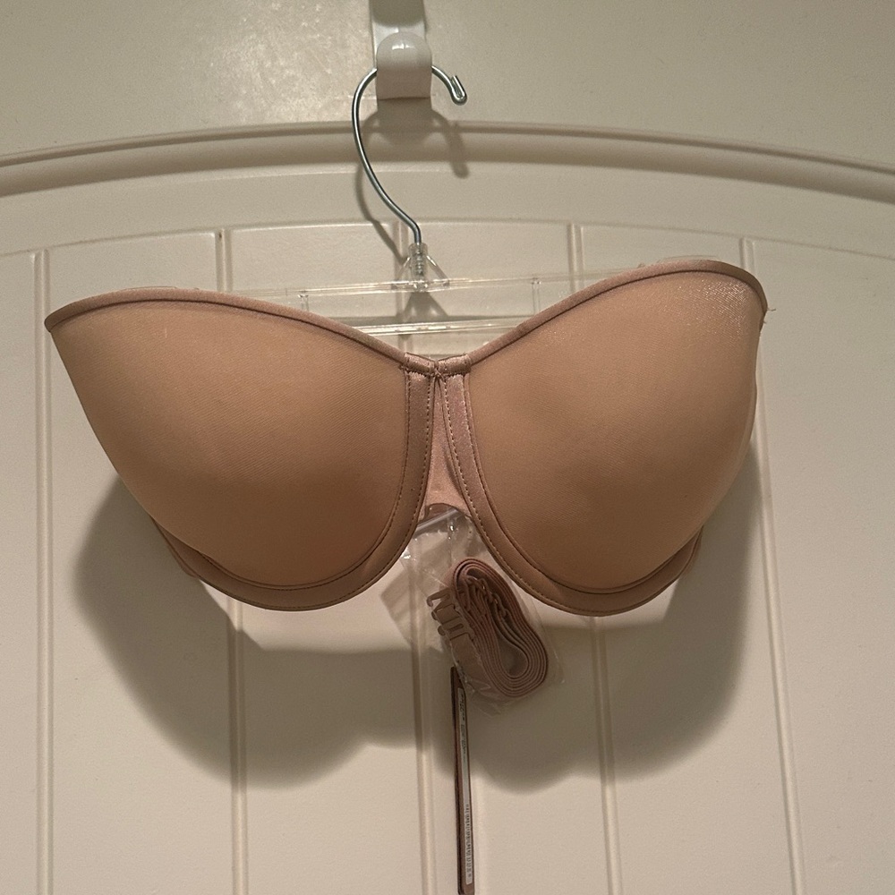 NWT SKIMS Weightless Strapless Bra 32D